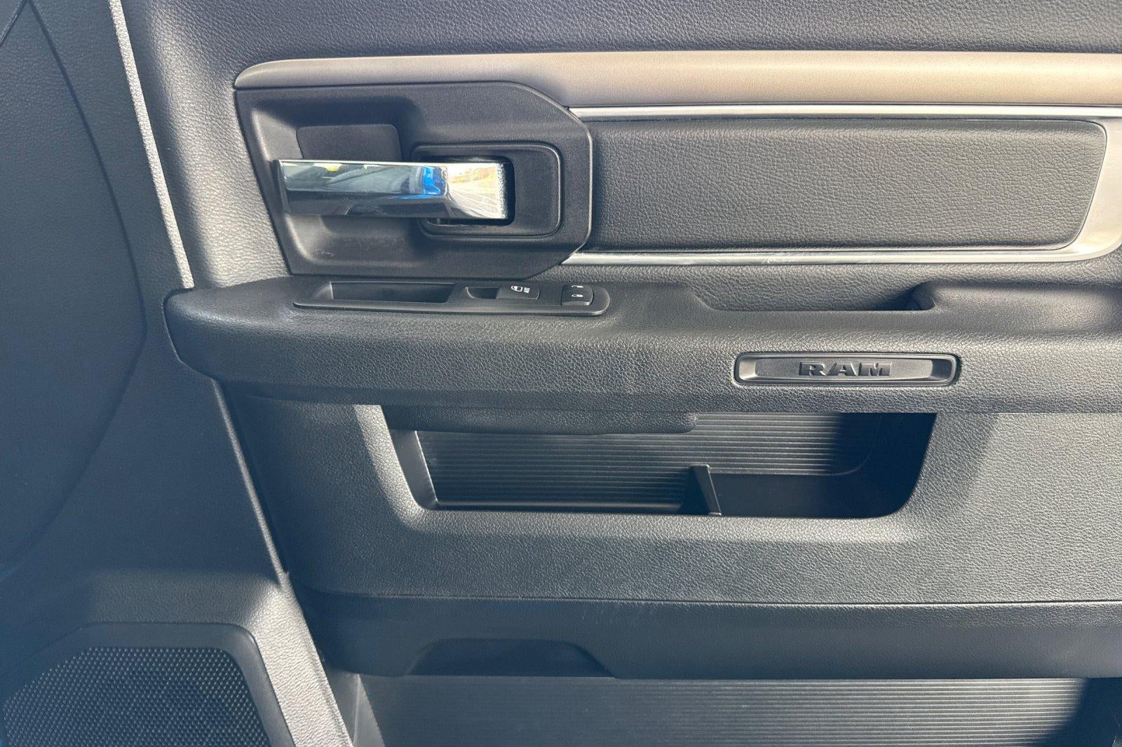 2024 RAM 1500 Classic Warlock Crew Cab 4x4 5'7" Box