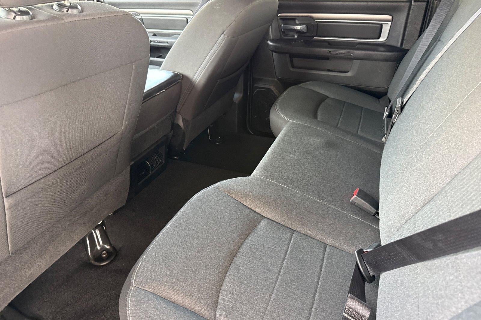 2024 RAM 1500 Classic Warlock Crew Cab 4x4 5'7" Box