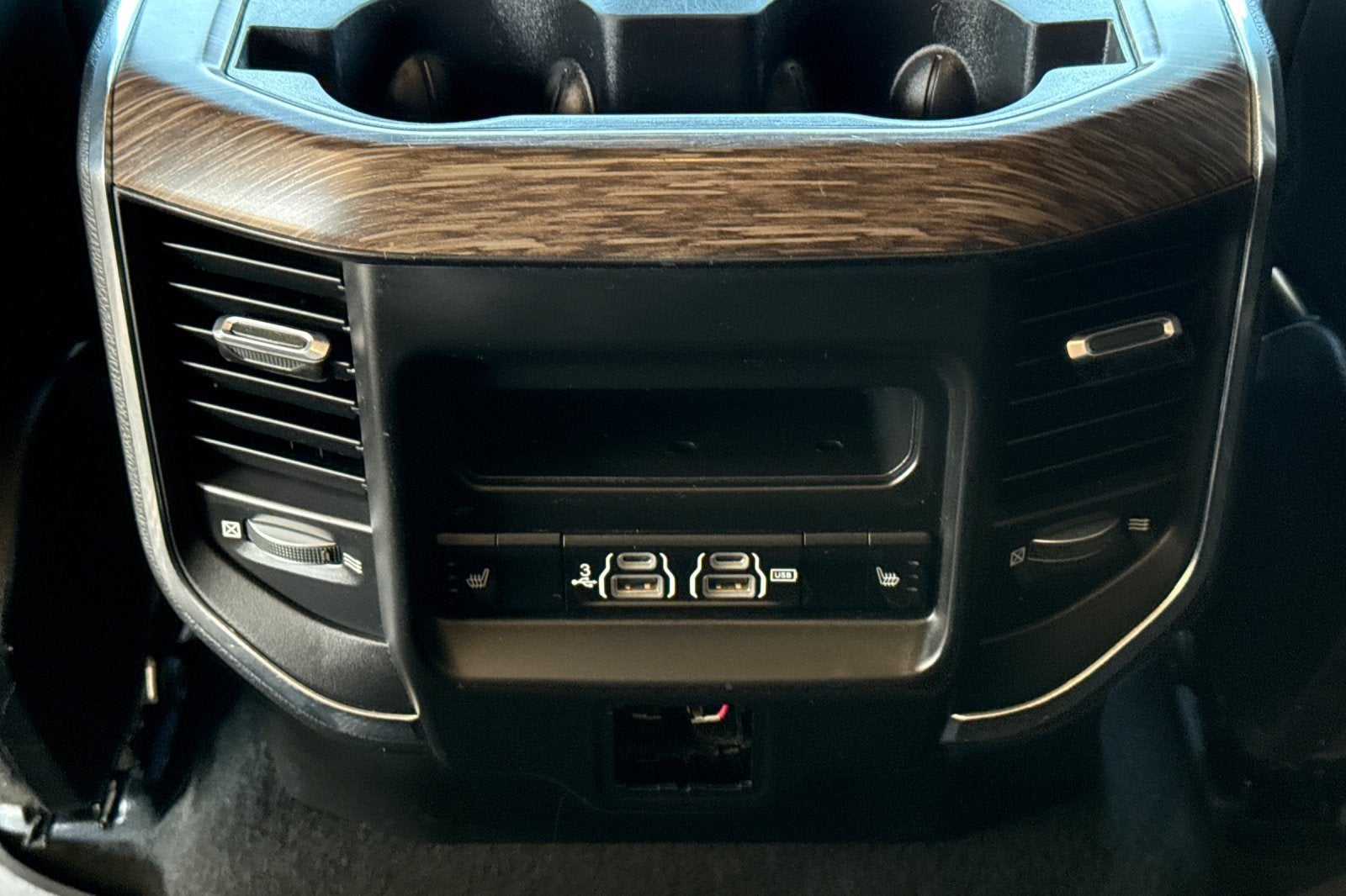 2019 RAM 1500 Laramie Crew Cab 4x2 5'7" Box