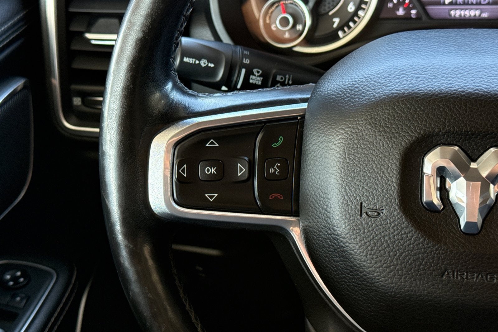 2019 RAM 1500 Laramie Crew Cab 4x2 5'7" Box