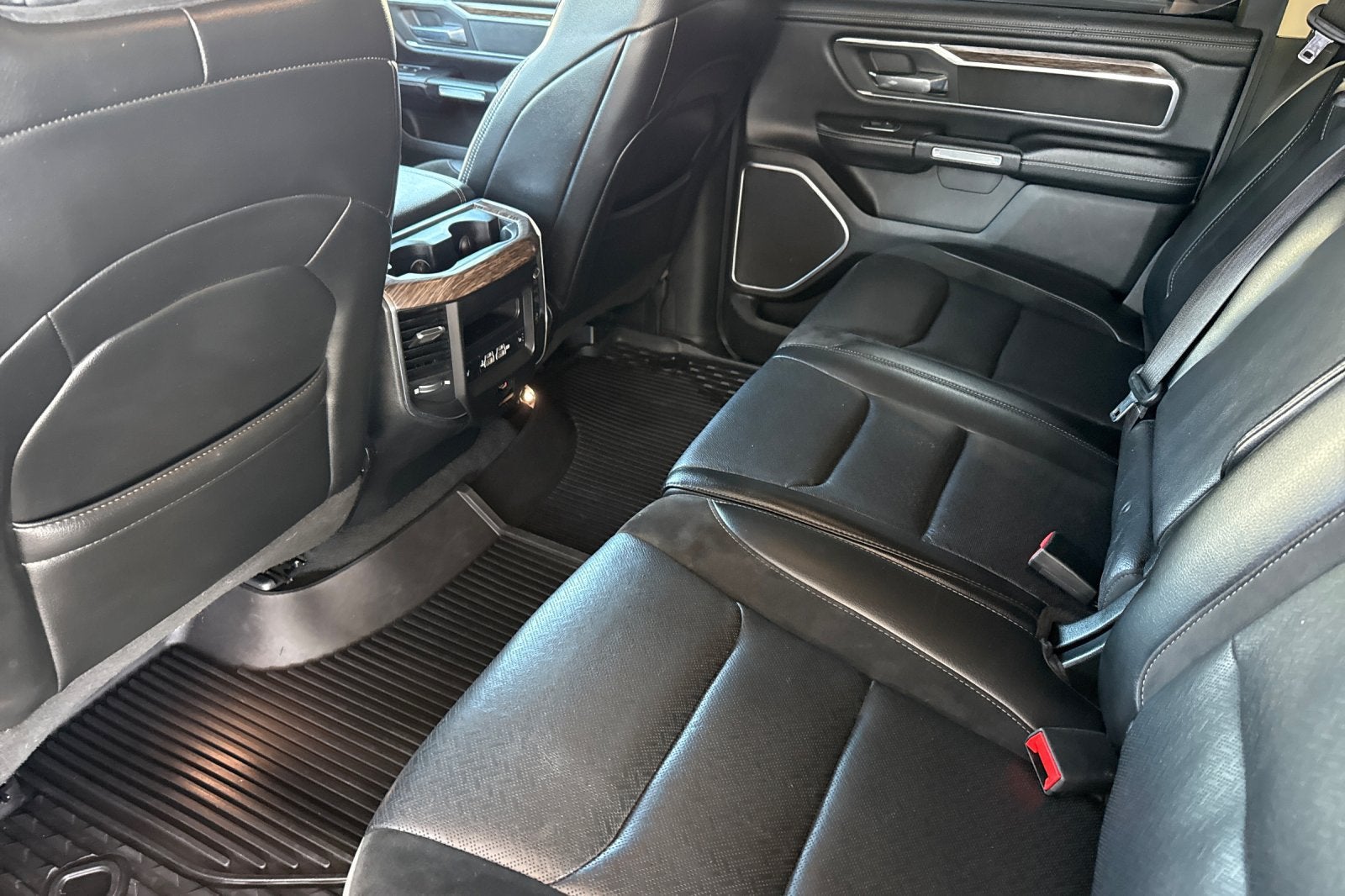 2019 RAM 1500 Laramie Crew Cab 4x2 5'7" Box