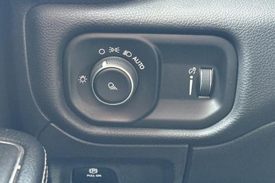 2024 RAM 1500 Laramie Crew Cab 4x2 5'7" Box