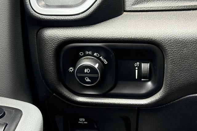2021 RAM 1500 Big Horn Crew Cab 4x4 5'7" Box