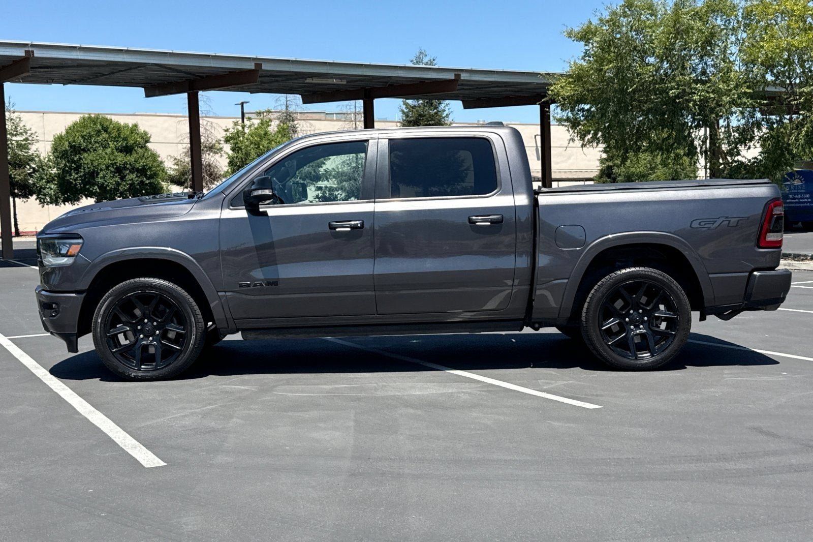 2022 RAM 1500 Laramie Crew Cab 4x4 5'7" Box