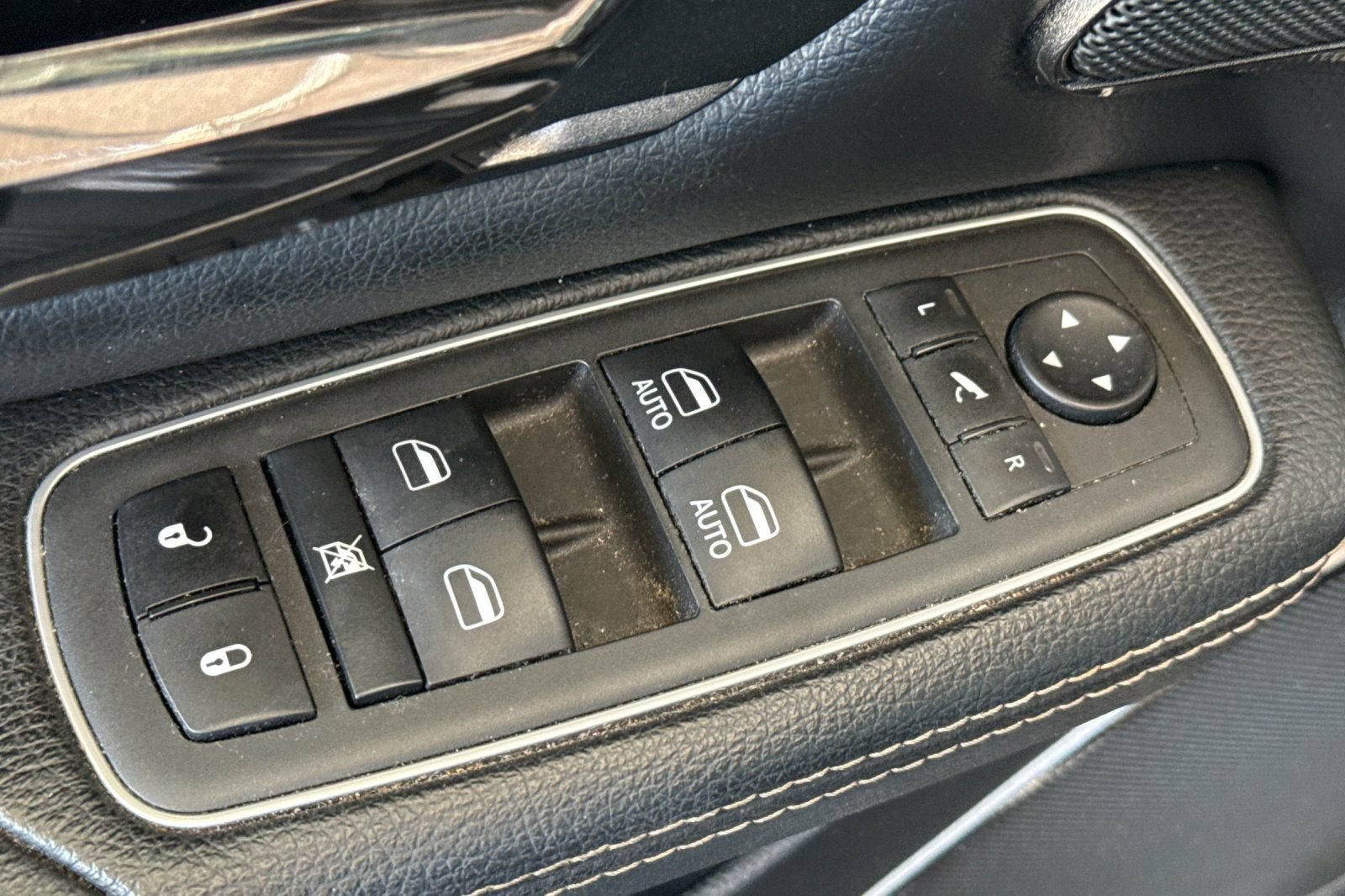 2022 RAM 1500 Laramie Crew Cab 4x4 5'7" Box