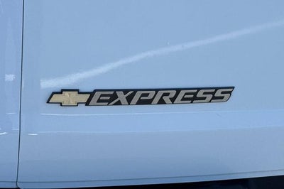 2024 Chevrolet Express Passenger 3500 1LT