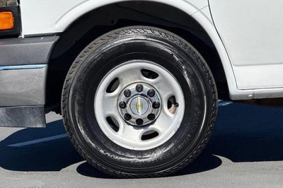 2024 Chevrolet Express Passenger 3500 1LT