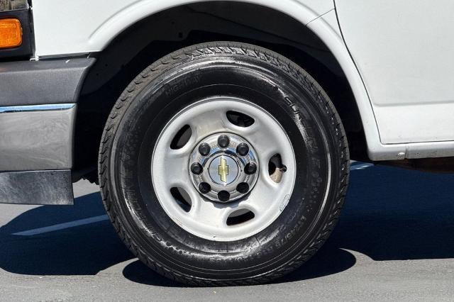 2024 Chevrolet Express Passenger 3500 1LT