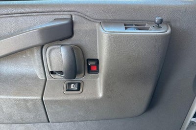 2024 Chevrolet Express Passenger 3500 1LT