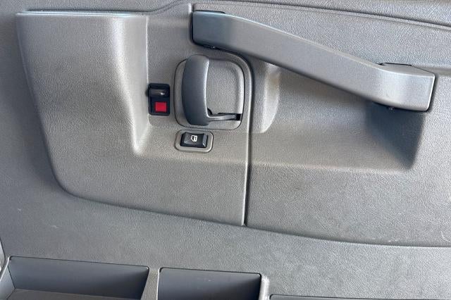 2024 Chevrolet Express Passenger 3500 1LT