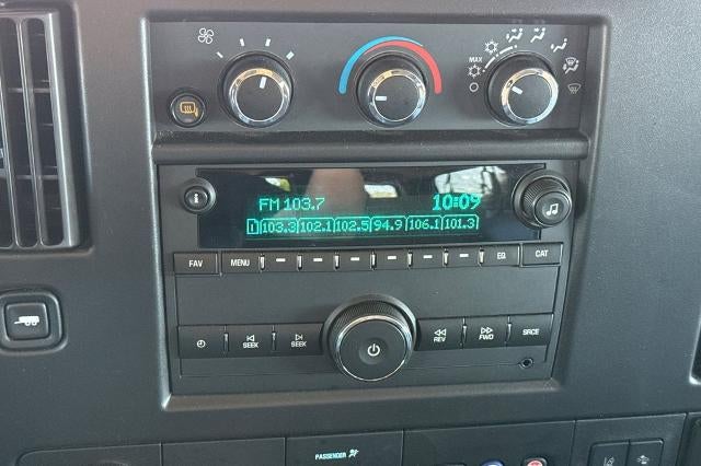 2024 Chevrolet Express Passenger 3500 1LT