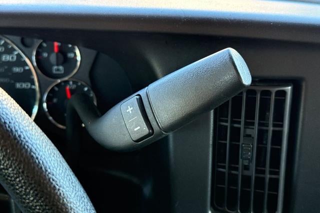 2024 Chevrolet Express Passenger 3500 1LT