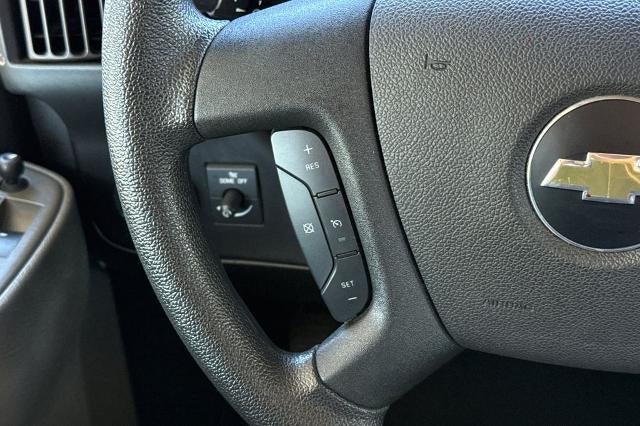 2024 Chevrolet Express Passenger 3500 1LT