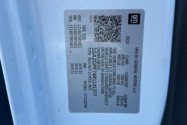 2024 Chevrolet Express Passenger 3500 1LT