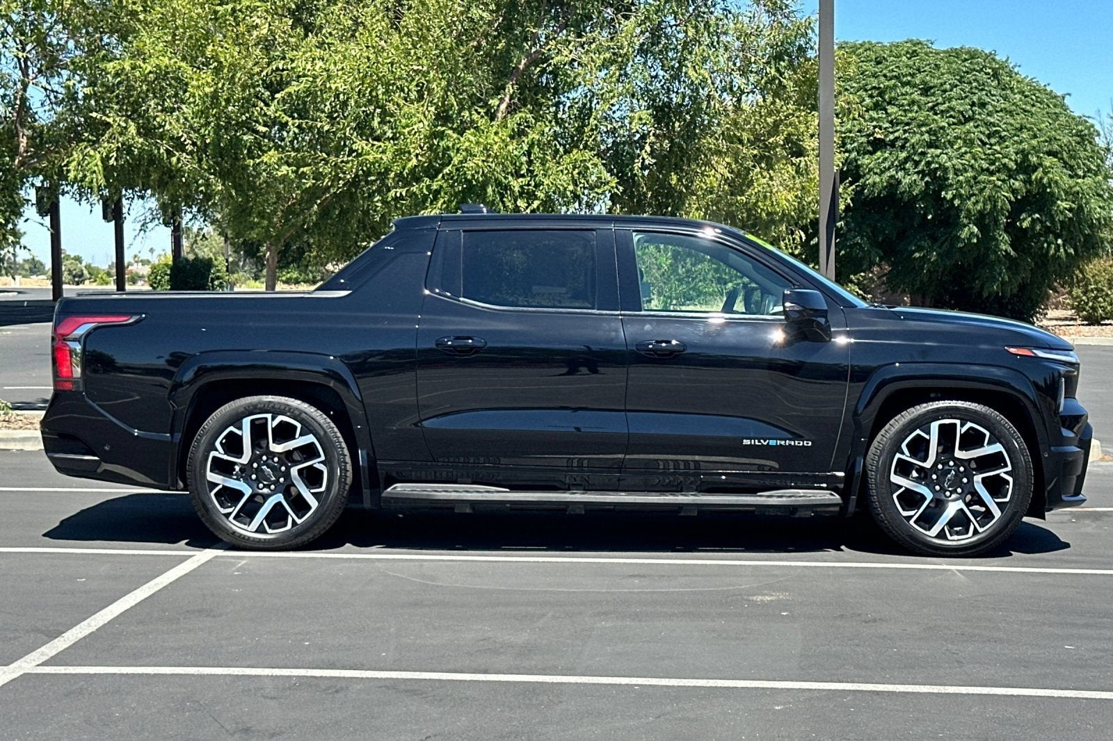 2025 Chevrolet Silverado EV RST - Max Range