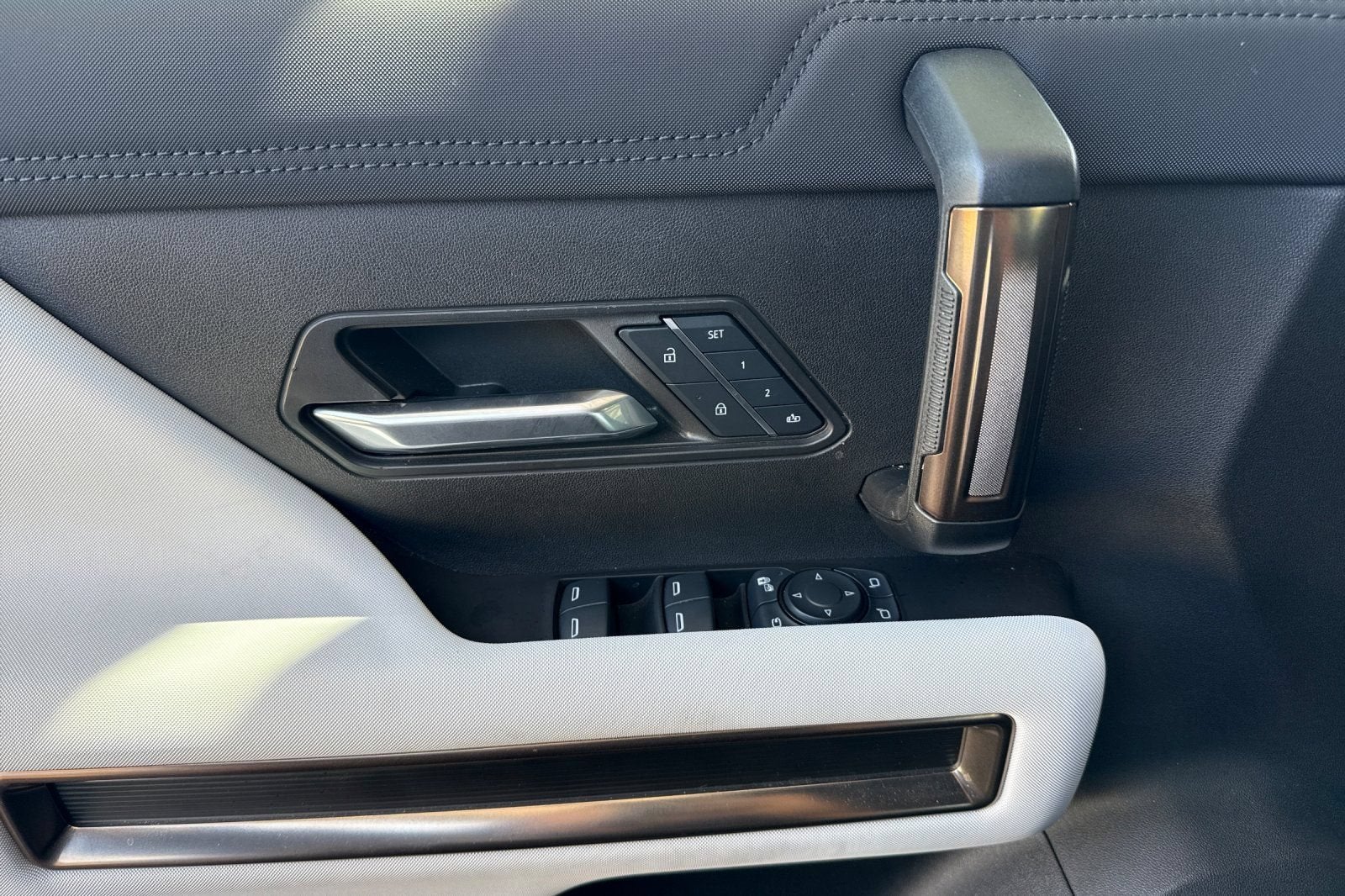 2025 GMC HUMMER EV SUV 2X