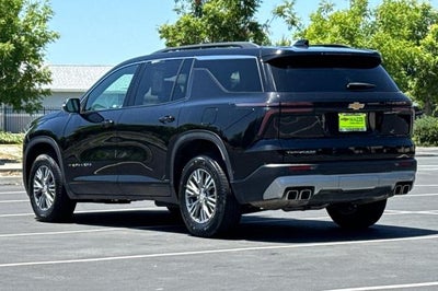 2025 Chevrolet Traverse LT