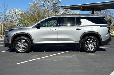 2025 Chevrolet Traverse LT