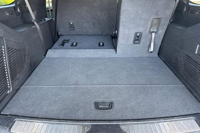 2025 Chevrolet Suburban RST