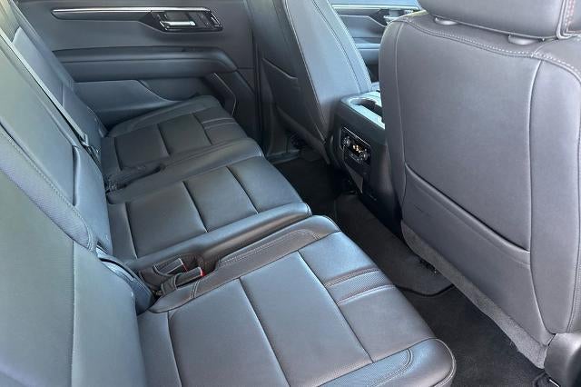 2025 Chevrolet Suburban RST