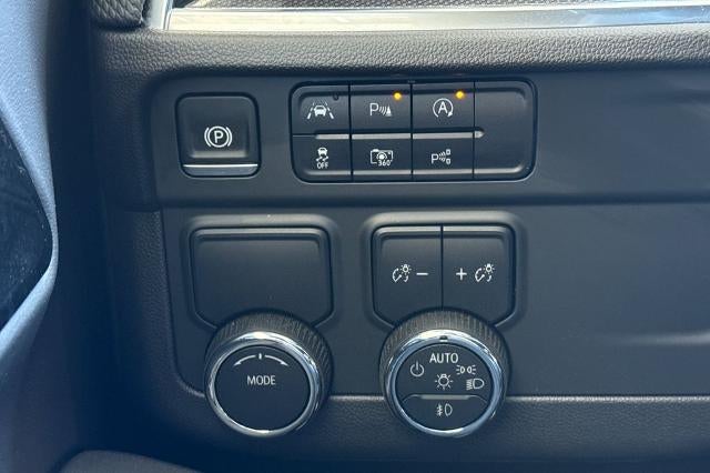 2025 Chevrolet Suburban RST