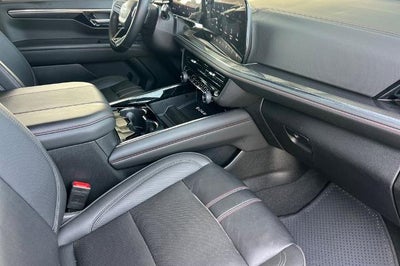 2025 Chevrolet Suburban RST