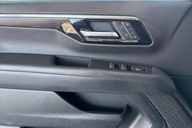 2025 Chevrolet Suburban LT