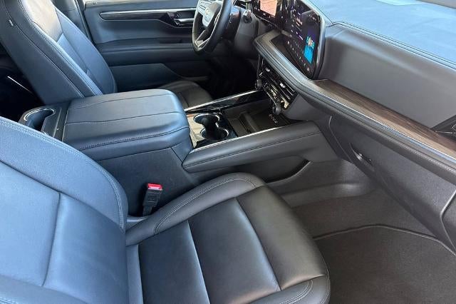 2025 Chevrolet Suburban LT