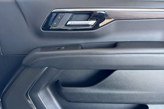 2025 Chevrolet Suburban LT