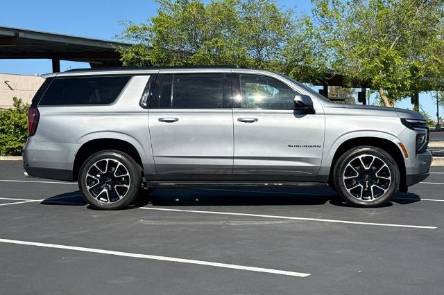 2025 Chevrolet Suburban RST