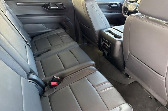 2025 Chevrolet Suburban RST