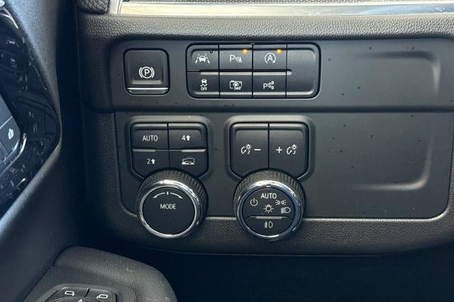 2025 Chevrolet Suburban RST