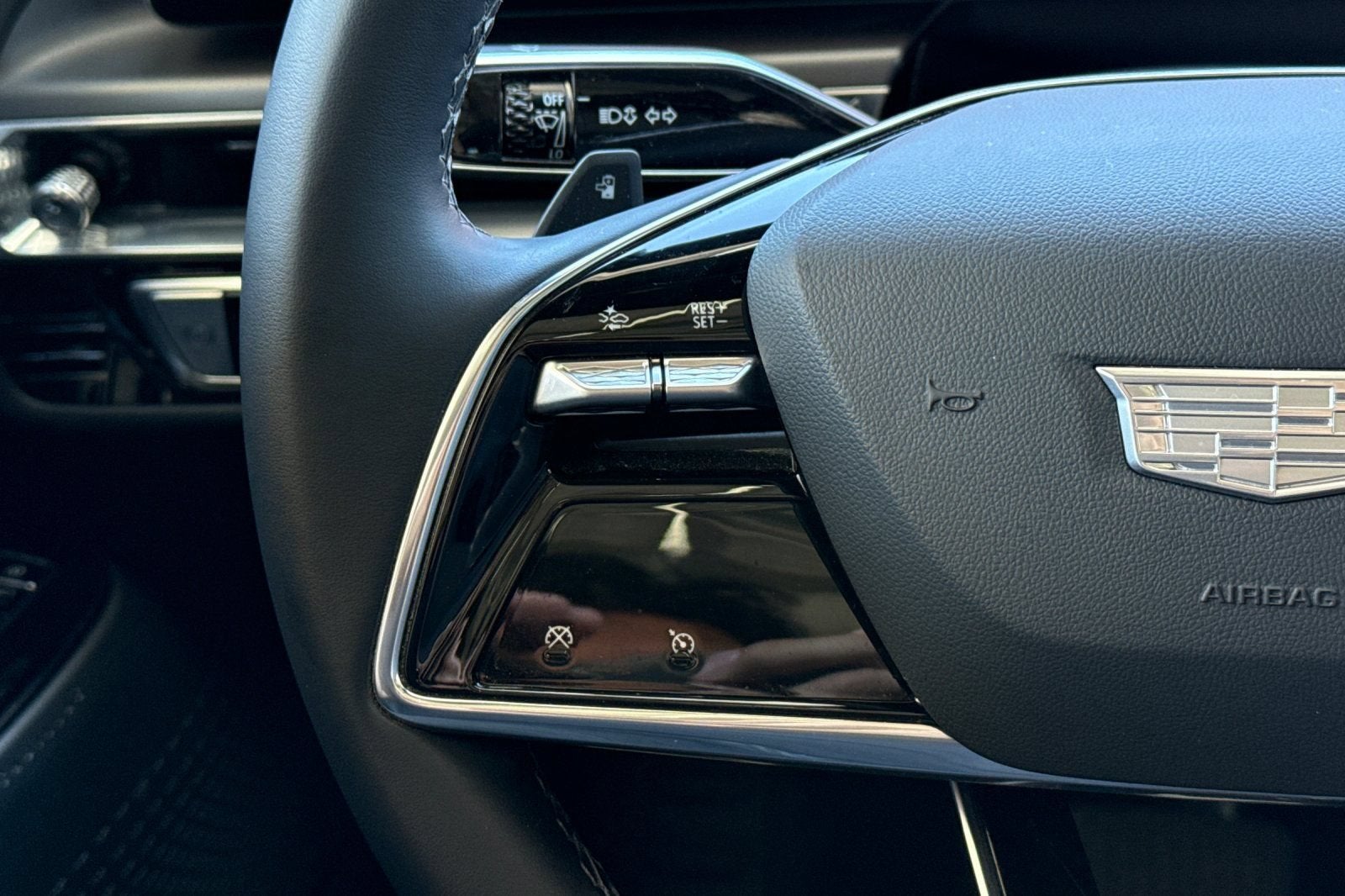 2024 Cadillac LYRIQ Tech