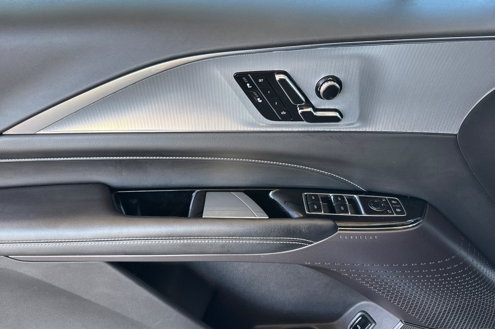 2024 Cadillac LYRIQ Tech