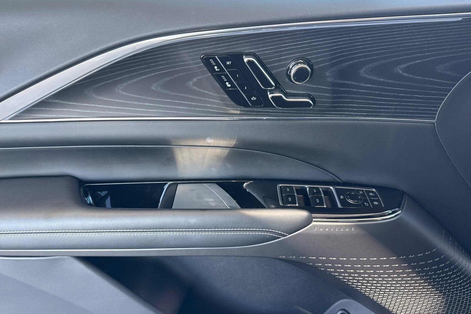 2024 Cadillac LYRIQ Luxury 1