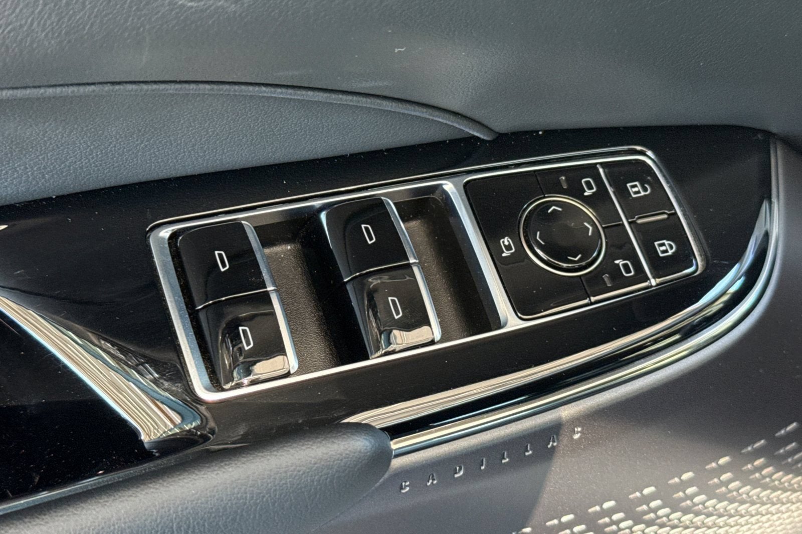 2024 Cadillac LYRIQ Luxury 1