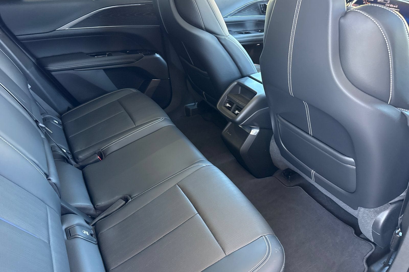 2024 Cadillac LYRIQ Luxury 1