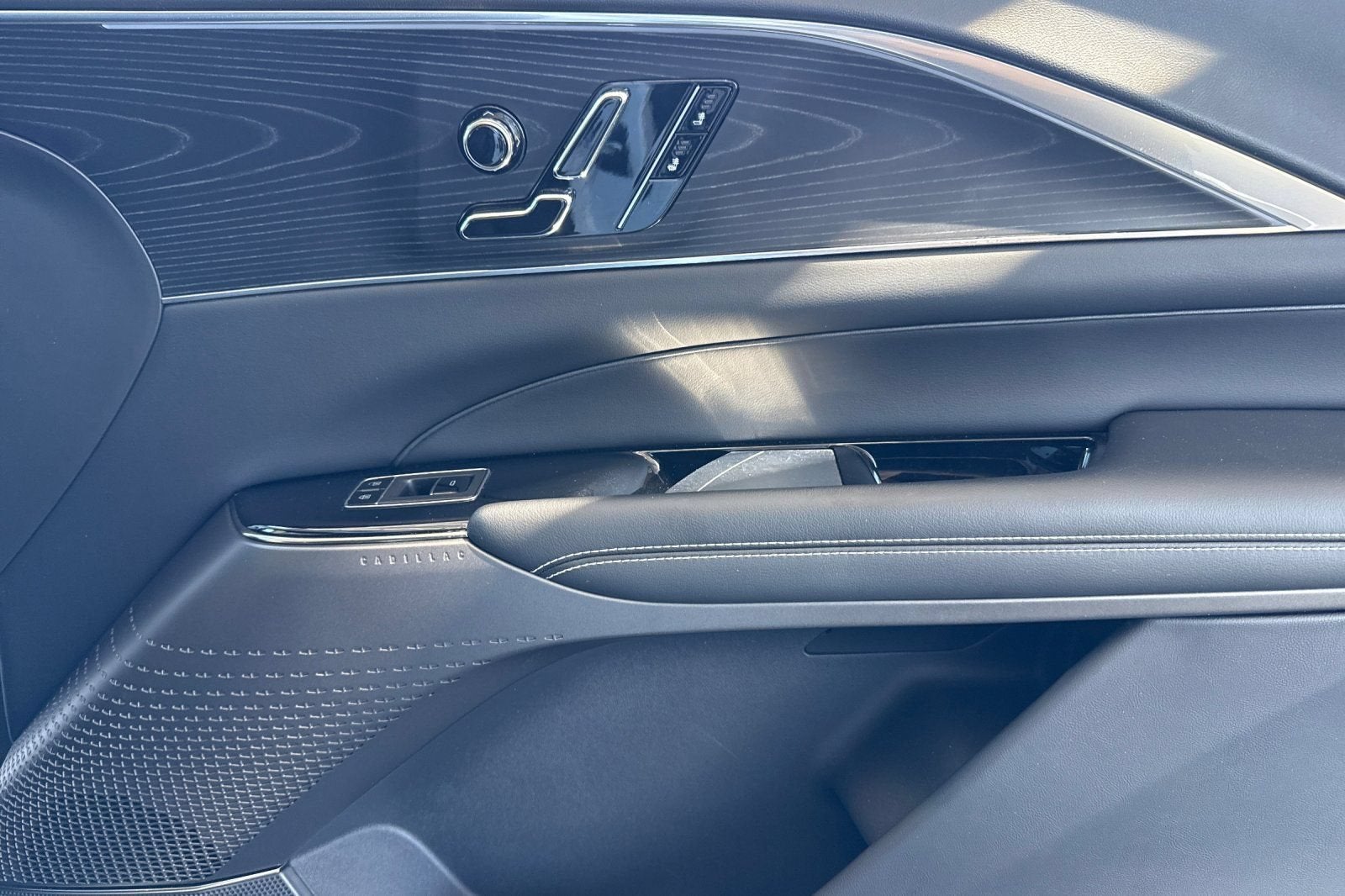 2024 Cadillac LYRIQ Luxury 1