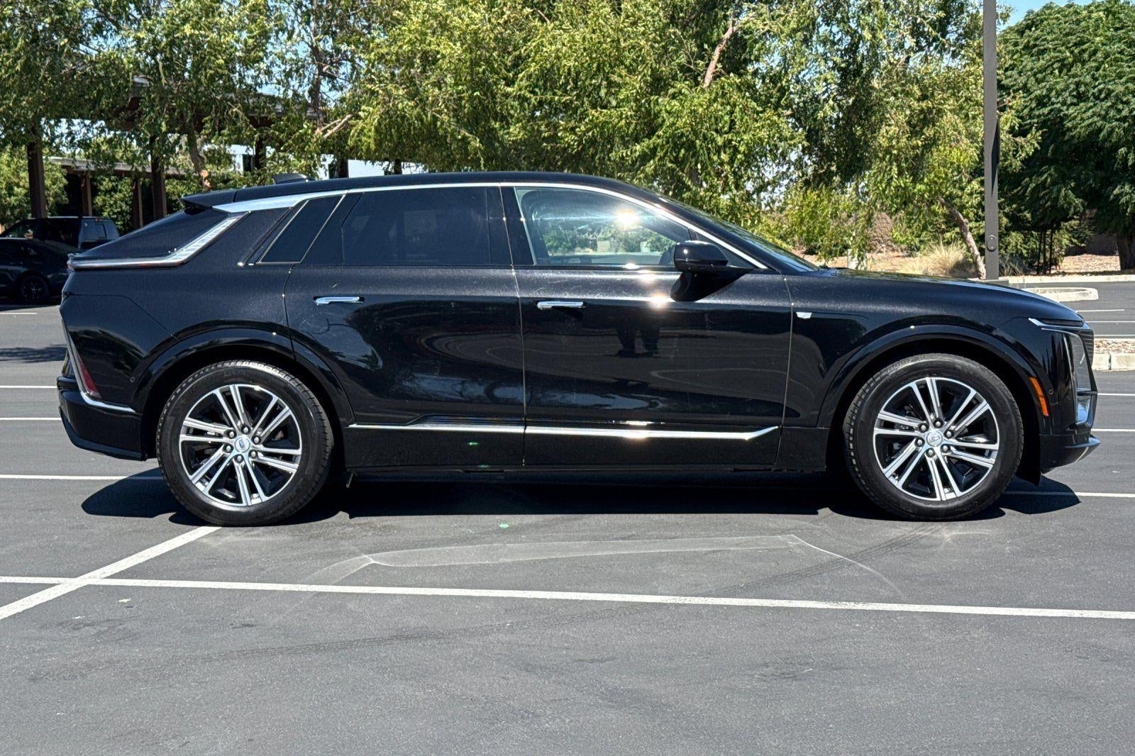 2024 Cadillac LYRIQ Luxury 1