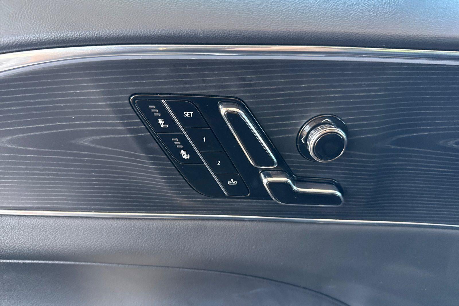 2024 Cadillac LYRIQ Luxury 1
