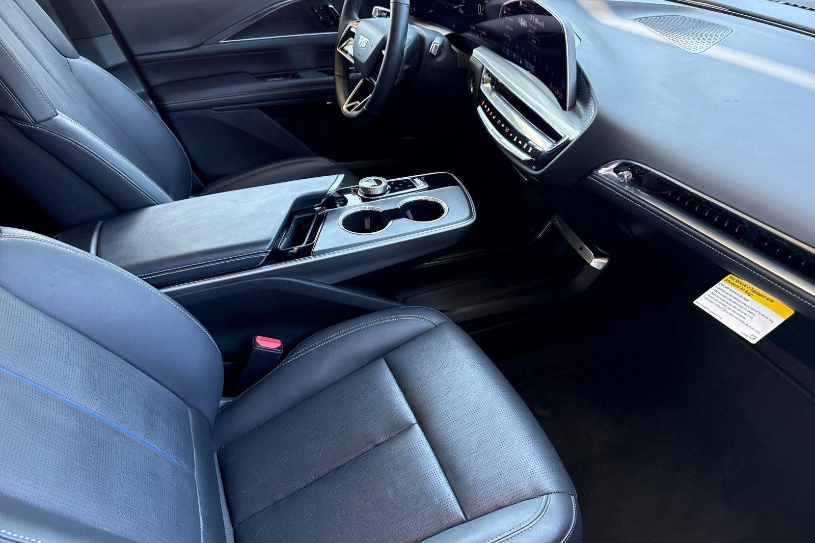 2024 Cadillac LYRIQ Luxury 1