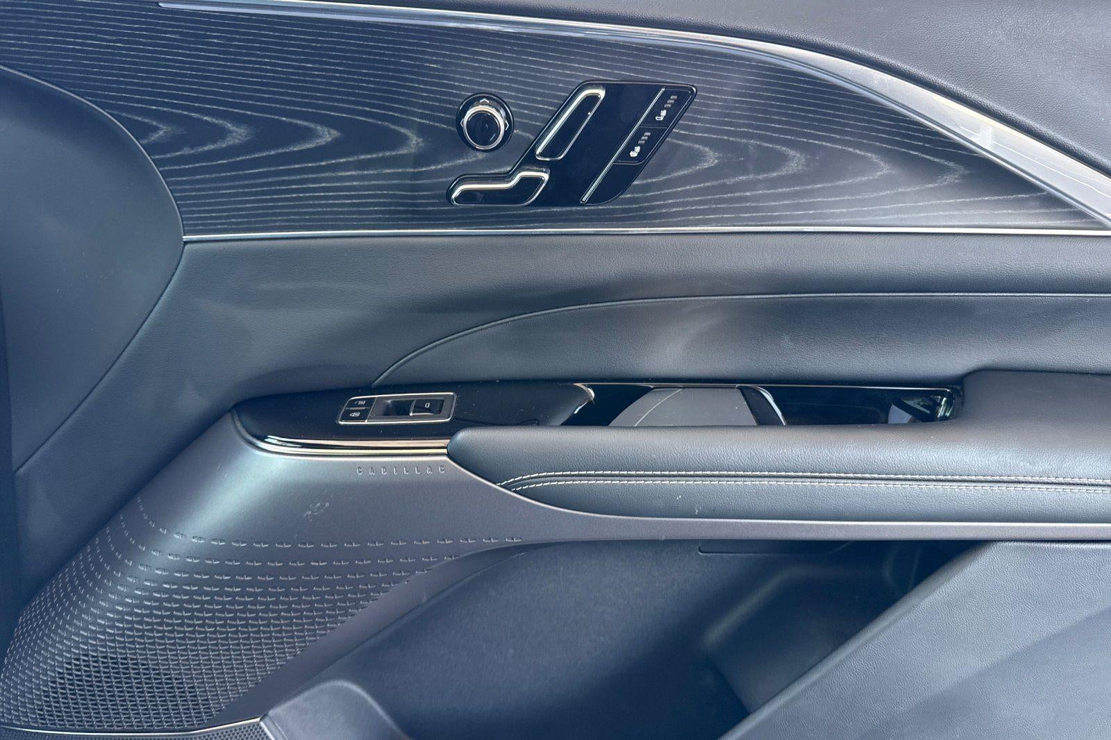 2024 Cadillac LYRIQ Luxury 1