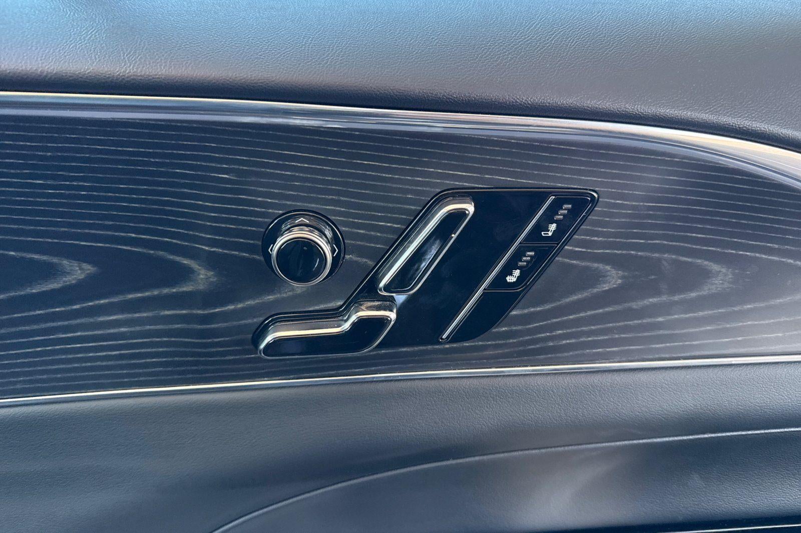 2024 Cadillac LYRIQ Luxury 1