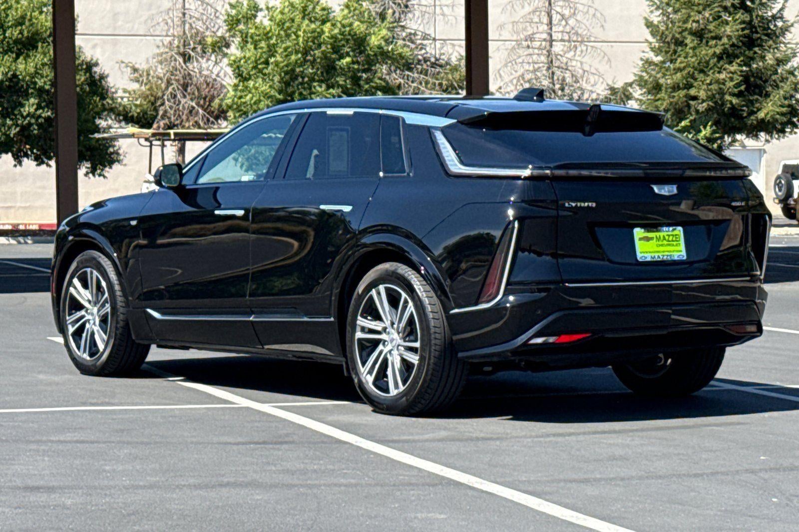 2024 Cadillac LYRIQ Luxury 1