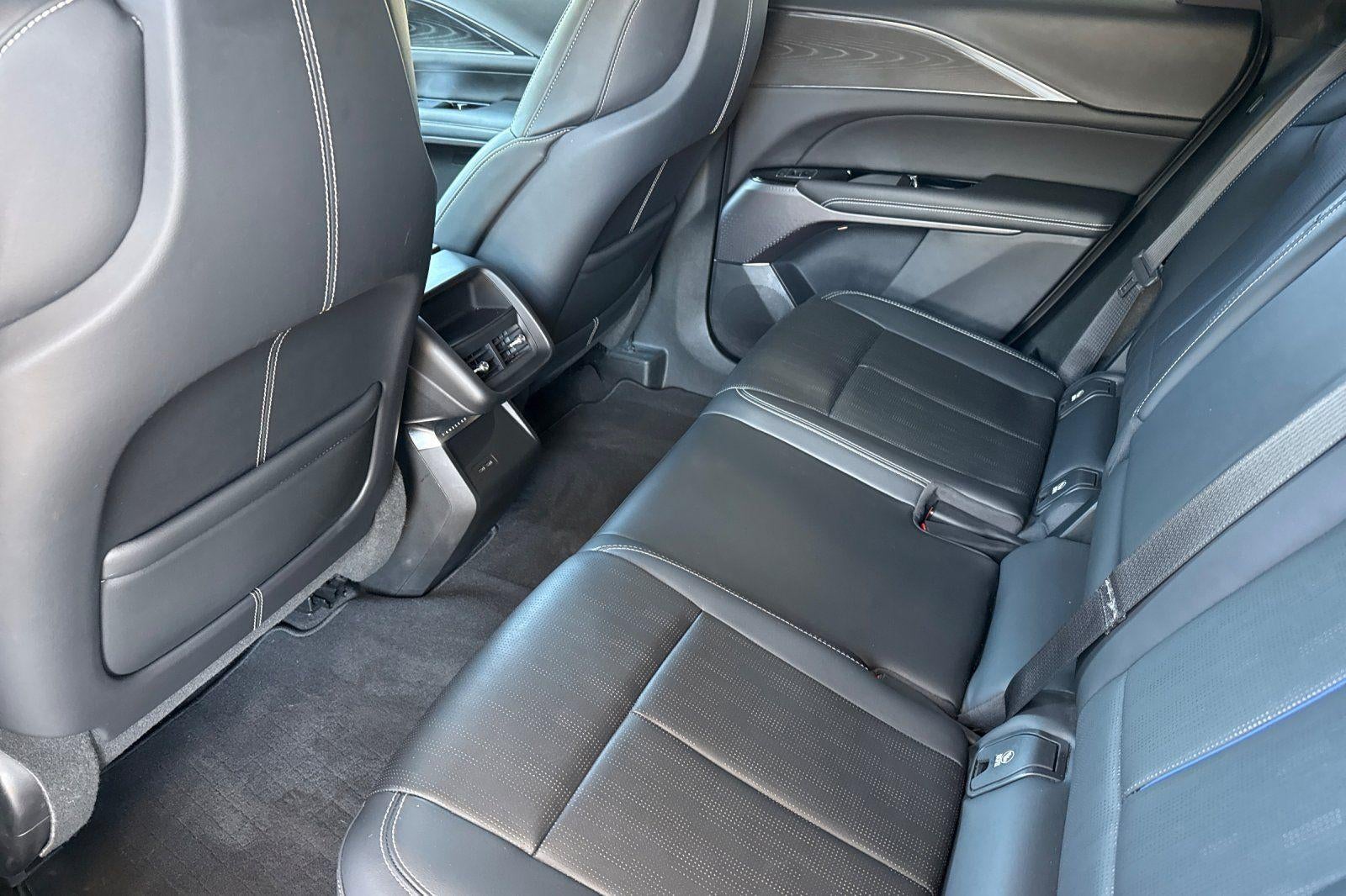 2024 Cadillac LYRIQ Luxury 1