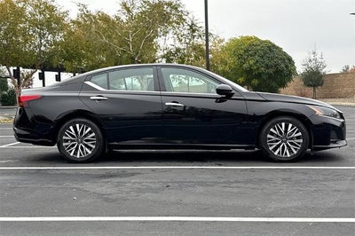 2023 Nissan Altima SV FWD