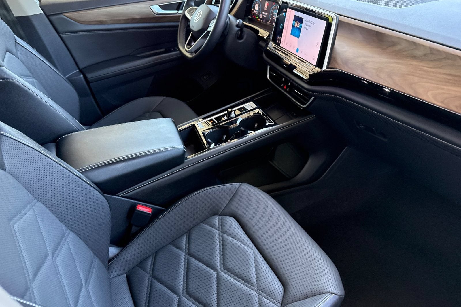 2024 Volkswagen Atlas 2.0T SE w/Technology