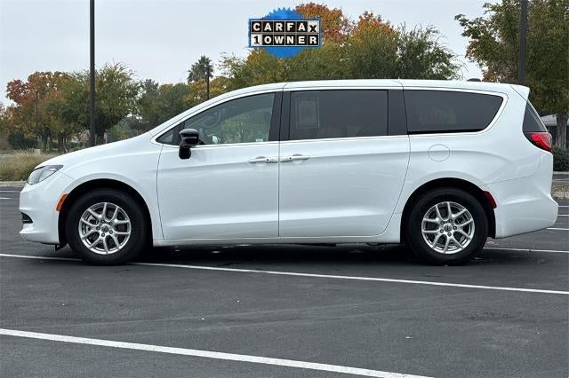 2025 Chrysler Voyager LX