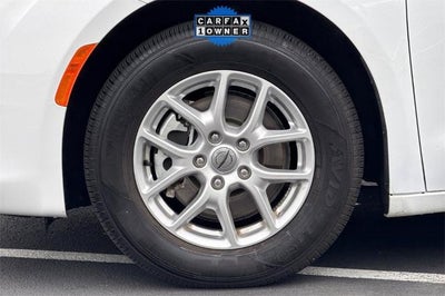 2025 Chrysler Voyager LX