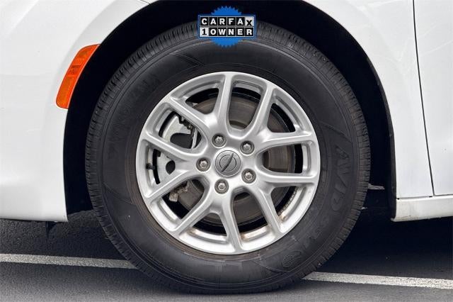 2025 Chrysler Voyager LX